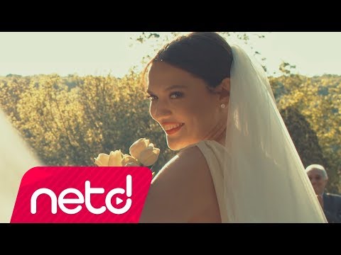 Demet Akalın - Ağlar O Deli