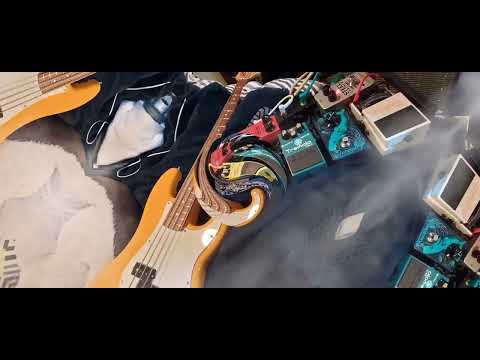 KMA machines queequeg 2, BOSS SD-1, MXR Dyna comp. Simple test