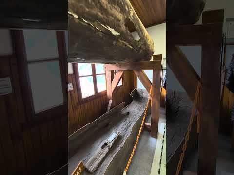 Canoas en el museo histórico regional de Villa La Angostura, Neuquén, Patagonia, Argentina