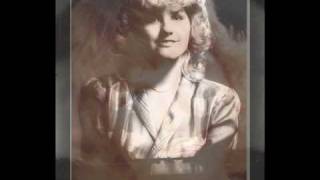 Suzanne Michaels - It Should Be Christmas video