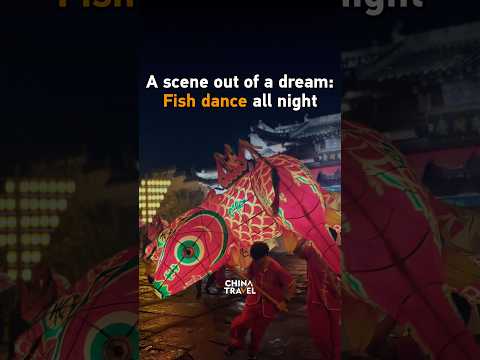 Fish dance all night: the lantern parade in Huangshan