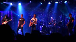 Adam Brand (live) - Good Friends in Auslan (Australian Sign Language) - [Dan Jarvis]