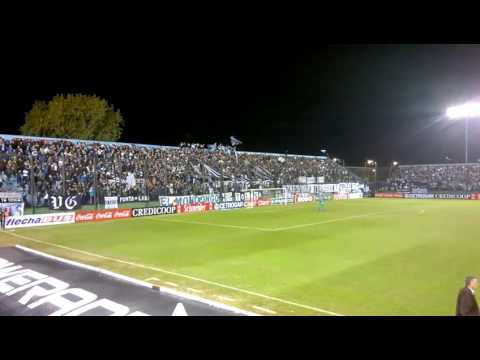 "La hinchada durante el partido ante Dep. Madryn en Arsenal" Barra: La Banda de Fierro 22 • Club: Gimnasia y Esgrima