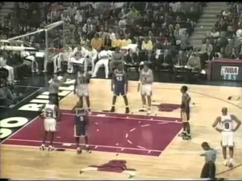 Kobe Bryant 1997-98 • 33 points, 3 rebounds, 2 assists vs  Chicago Bulls