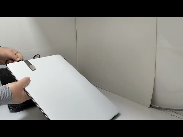Vídeo relacionado con KLIM Glacier - Base refrigeradora portátil de 6 Ventiladores - Nuevo 2024 - Iluminación RGB - 11" a 17" - Refrigeración para portátil Gaming - USB - Estable y silenciosa - Compatible PC Mac PS4 Xbox