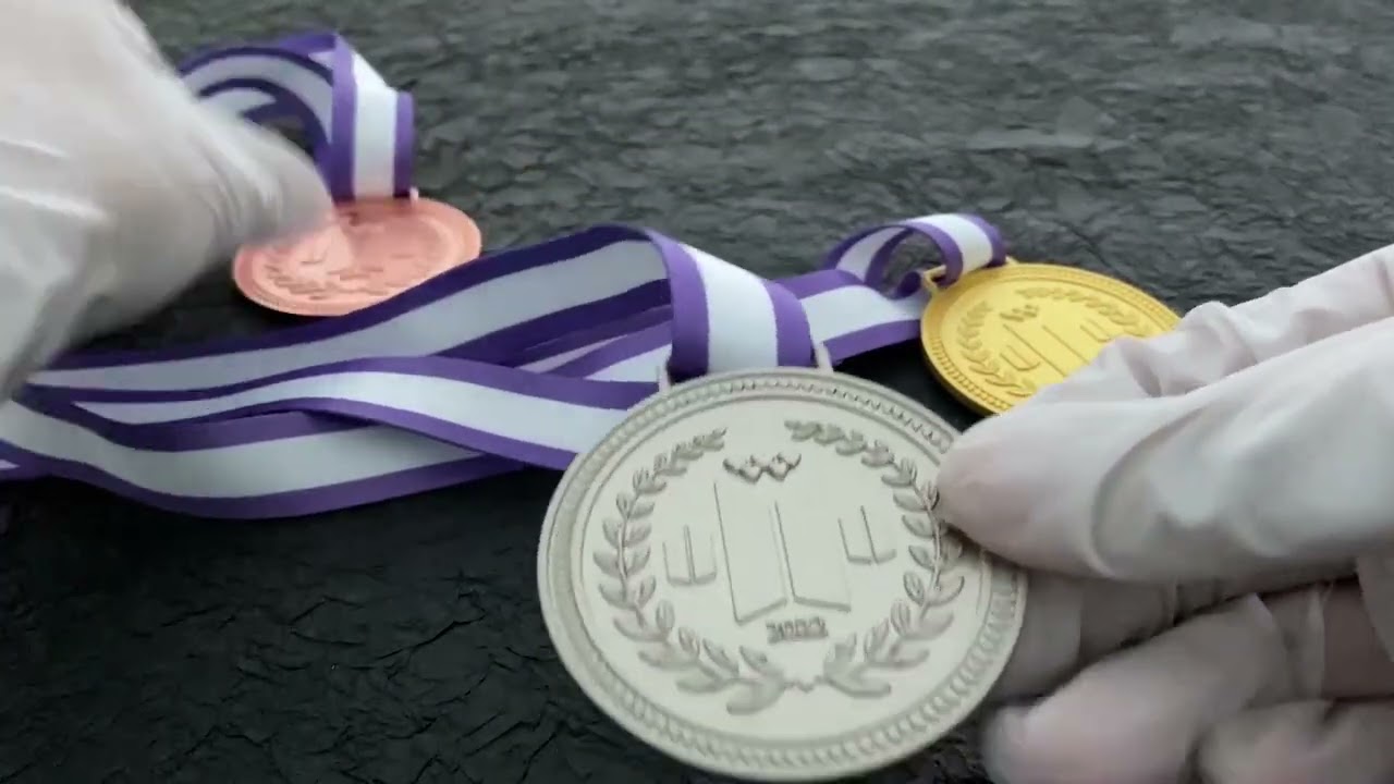 1343 - Plating 2022 Gold Silver And Rose Honor Medal With Branches