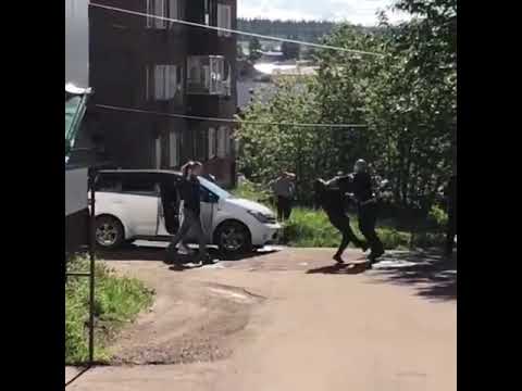 Разбирательство полицейских с пьяной компанией в Якутии попало на видео