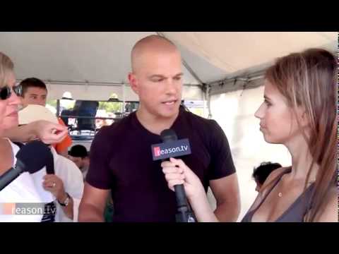 Matt Damon rips reporter, defends teachers