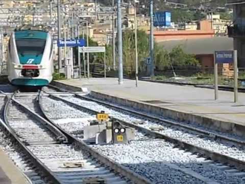 Reg. 12744 in arrivo al binario 1 di Termini Imerese