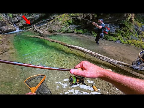 On PÊCHE au leurre et au ver au FOND de cette FOSSE et ce qu'on va vivre est vraiment DINGUE !!