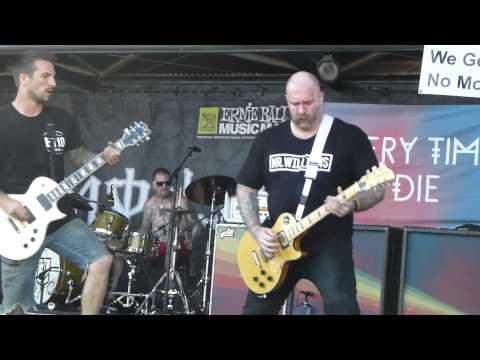 Every Time I Die - Bored Stiff / Decayin' With The Boys - Live 6-14-14 Vans Warped Tour 2014