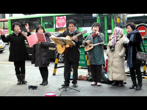 Evangelical street busking music in Seoul 2014 021