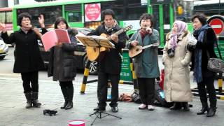 Evangelical street busking music in Seoul 2014 021