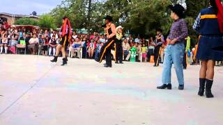 preview picture of video 'Asi bailan los de ojitos juan aldama zac 2013'