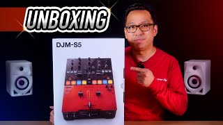 Video thumbnail for UNBOXING the DJM-S5 2-channel scratch-style mixer by AlphaTheta / Pioneer DJ USA