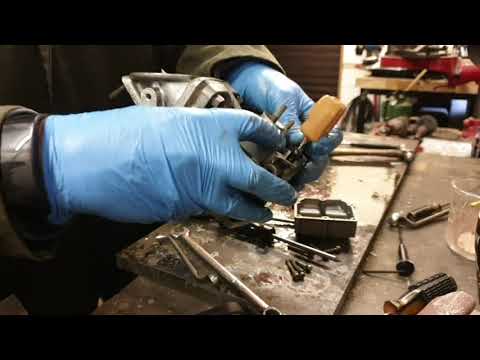 Disassembling Triumph Stag Carburettor - Pre : 02