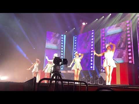 Lindsey Stirling - Christmas C’mon - Foxwoods CT 12/12/19