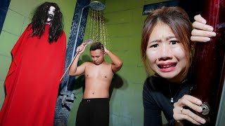 Download lagu THE RED KUNTILANAK HAUNTS ZAINAL BATHING!! mp3