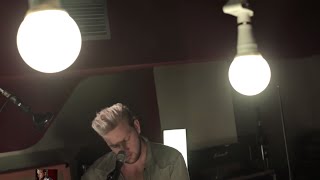 Alexander Wolfe - Her Shadow Weighs a Ton [Live from Dean St Studios]