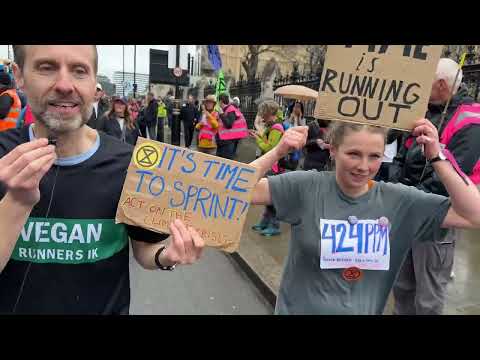 När Moa och jag låtsades springa London-marathon för klimatet