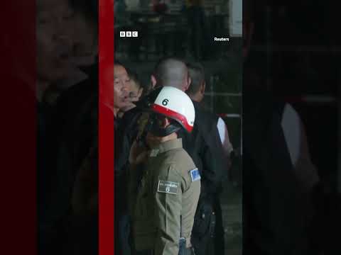 O momento em que incêndio de grandes proporções atinge bar em Bangkok, na Tailândia