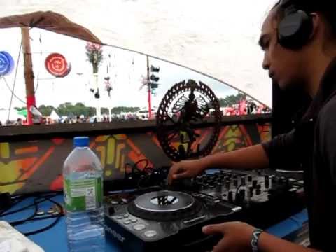 DJ Radzy (EPIC Tribe / BMSS Records Malaysia) @ VuuV Festival Germany 2011 20th Anniversary