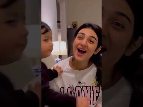 Sarah khan apni beti ka sath mastiyan 😘😍❤️#sarahkhan#falakshabir#shorts#viral#arzooshorts
