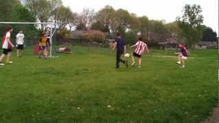 preview picture of video 'Zomeravond voetbal in Elen 20120430_200008.mp4'