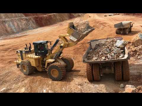Caterpillar 992G Wheel Loader Loading Caterpillar Dumpers - Kivos Ate