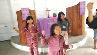 Download lagu Latihan Tarian Lilin Natal Anak Sekolah Minggu GKLI Sitapongan (Pearaja) ~ Parlilitan. mp3