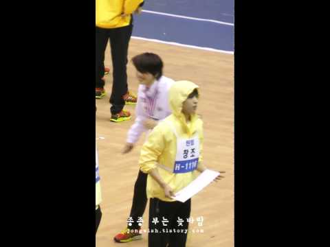 120108 mbc idol athletics championships - infinite with their medals (sungjong focus)