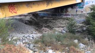 preview picture of video 'People way too close to flash flood in Forest Falls California'