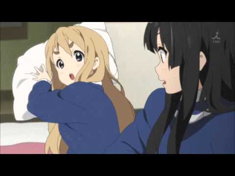 mugi soittaa tyynysotaa