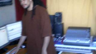 Smoov' Sauzë en session enregistrement au studio