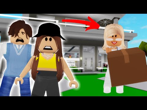 OUR CRAZY AUNT MOVES IN WITH US!! **BROOKHAVEN ROLEPLAY** | JKREW GAMING