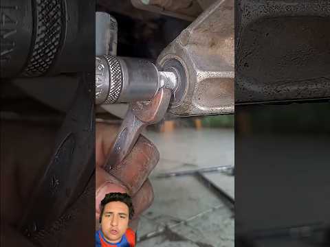 Técnica infalible para sacar tornillos de horquilla #mecanica #autos #taller