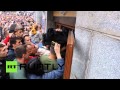 Протестующие в Киеве штурмовали здание минобороны Киева 