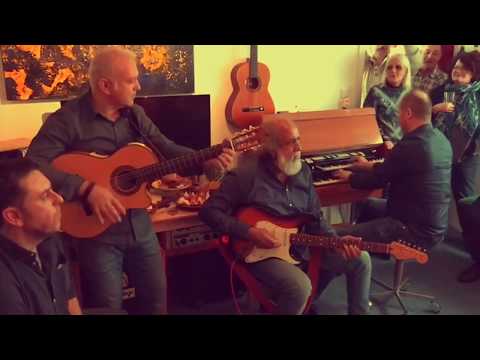 Los Manolos & Frank Rest- Room Session  (Cover One Como Va)