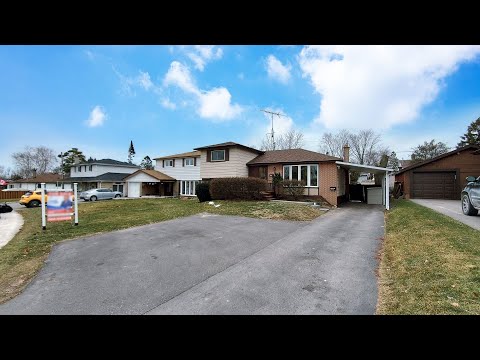 733 Krosno Boulevard, Pickering