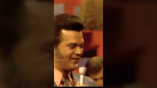 Conway Twitty and Loretta Lynn - picking wild mountain berries #conwaytwitty #LorettaLynn