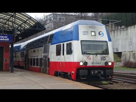 Os 2533 s 471.018 na odjezdu ze stanice Praha hl.n 26.1.2023