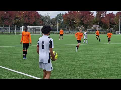Altius 15-1 tegen Forza Almere 15-1 (en de grensrechter)