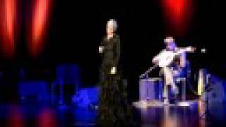 Mariza singing 'Recurso' at the Culturgest, 16/06/08