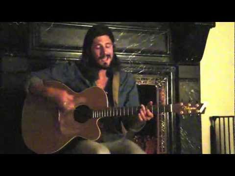 Rich Thomas (Brother and Bones) - I See Red (live, acoustic) - Living Room Concert, Brussels Aug 12