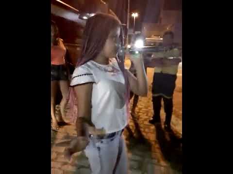 Lívia Valéria canta em sua chegada a Patos, onde é recepcionada em grande estilo 1/4