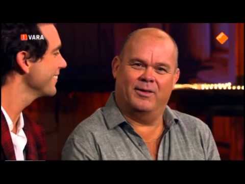 Mika con  @Paul de Leeuw  NPO TV parte 1
