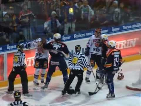 22.10.2005: Brad Norton (Jokerit) vs Mark Murphy (HIFK)