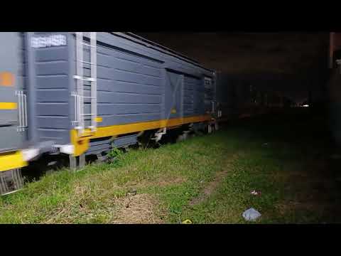 Alco (8242) con un Tren Cargado de N.C.A a su paso por "Estación Beltrán" en plena noche 🚂🌃