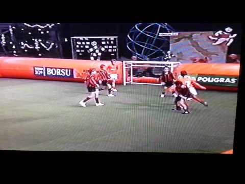 de bal is rond 4 tegen 4 (deel 2)