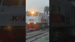 Download lagu DERU AKSELERASI MERDU MESIN LOKOMOTIF CC 203 mp3